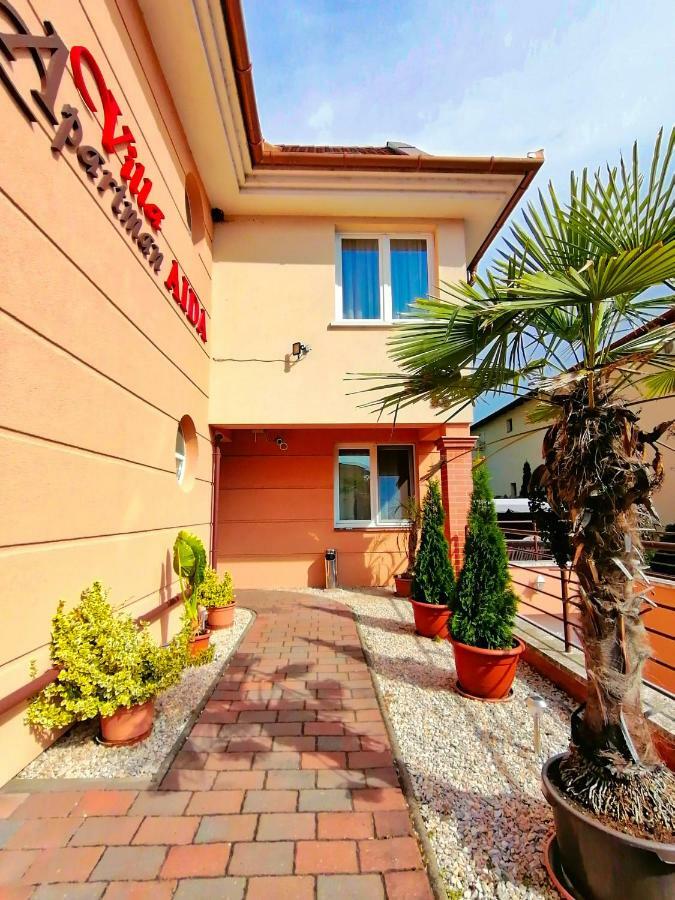 Villa Aida Apartman Хайдусобосло Экстерьер фото