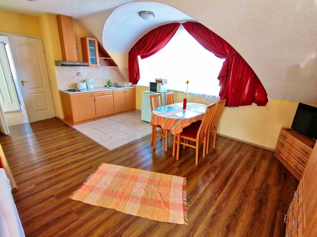 Villa Aida Apartman Хайдусобосло Экстерьер фото