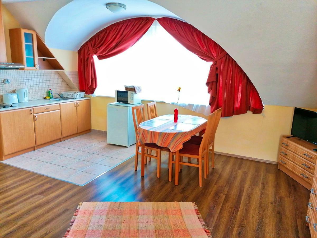 Villa Aida Apartman Хайдусобосло Экстерьер фото