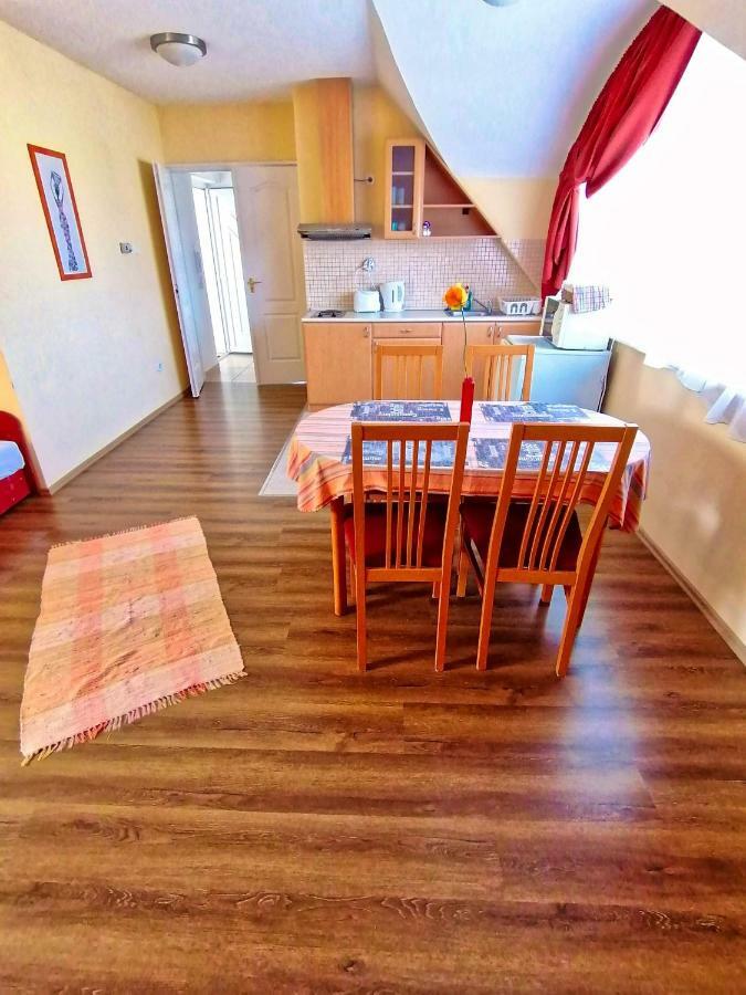 Villa Aida Apartman Хайдусобосло Экстерьер фото