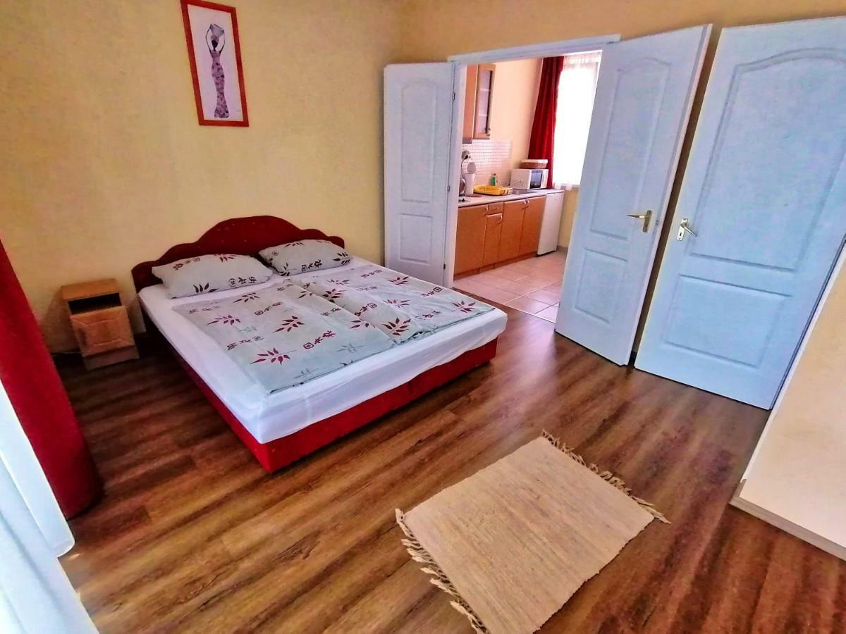 Villa Aida Apartman Хайдусобосло Экстерьер фото