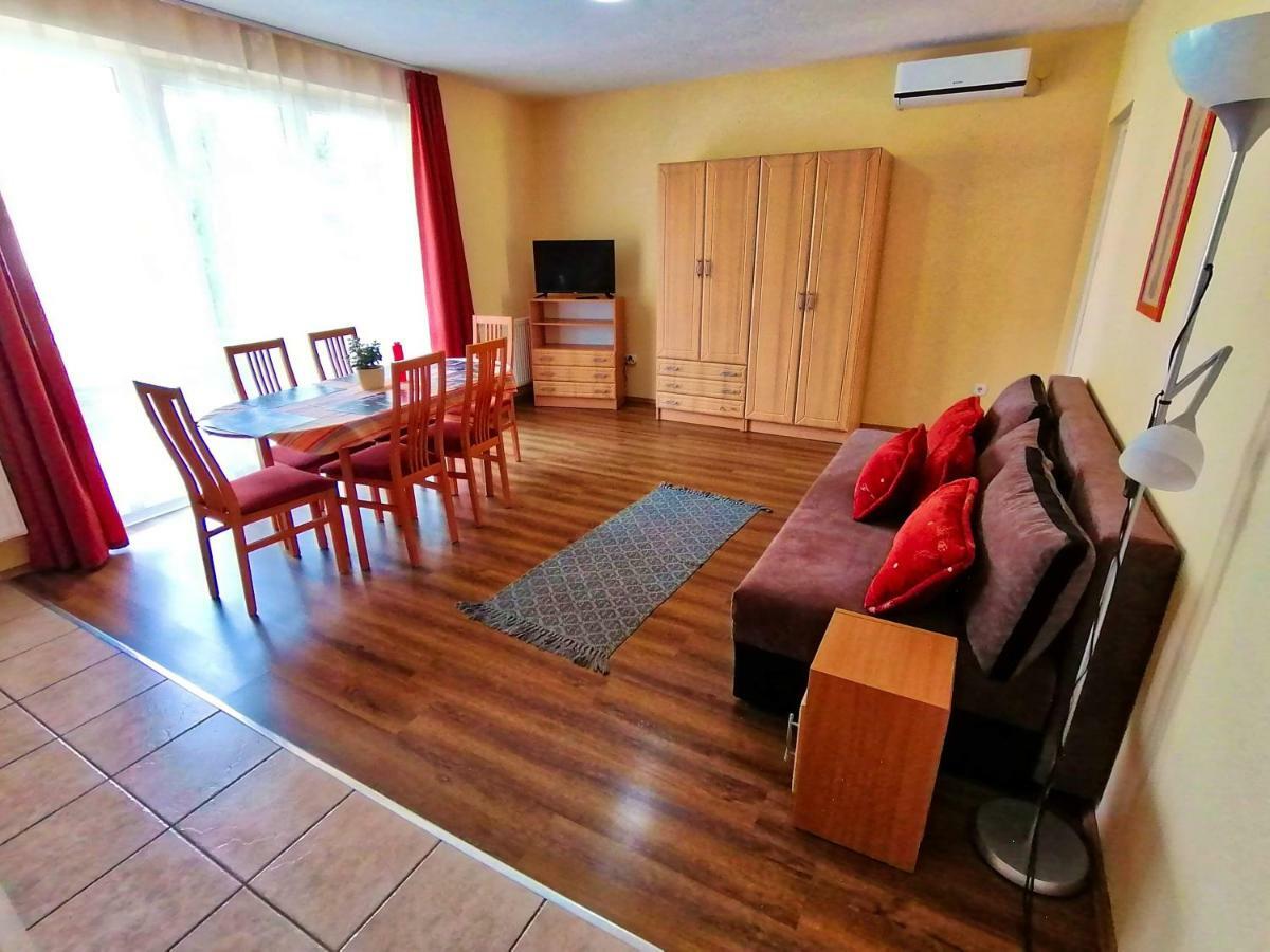 Villa Aida Apartman Хайдусобосло Экстерьер фото