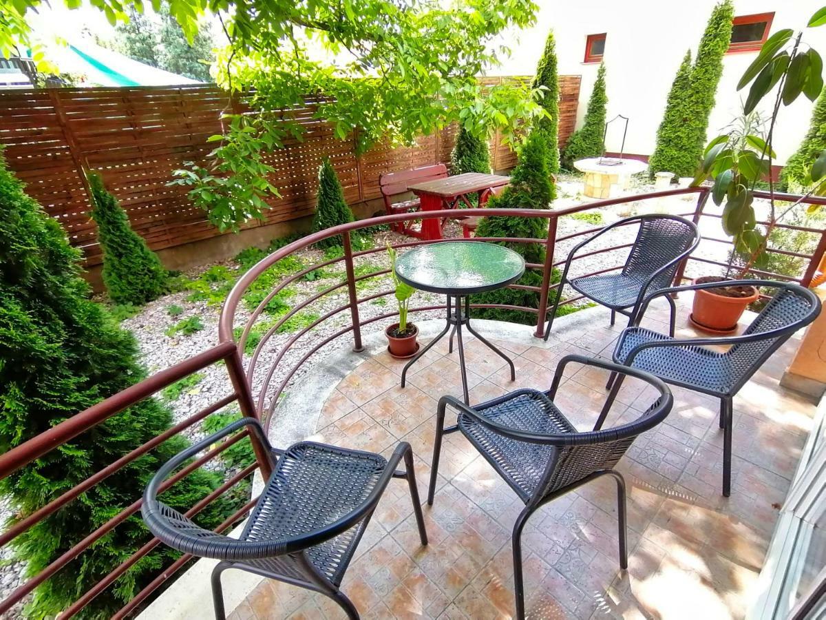Villa Aida Apartman Хайдусобосло Экстерьер фото
