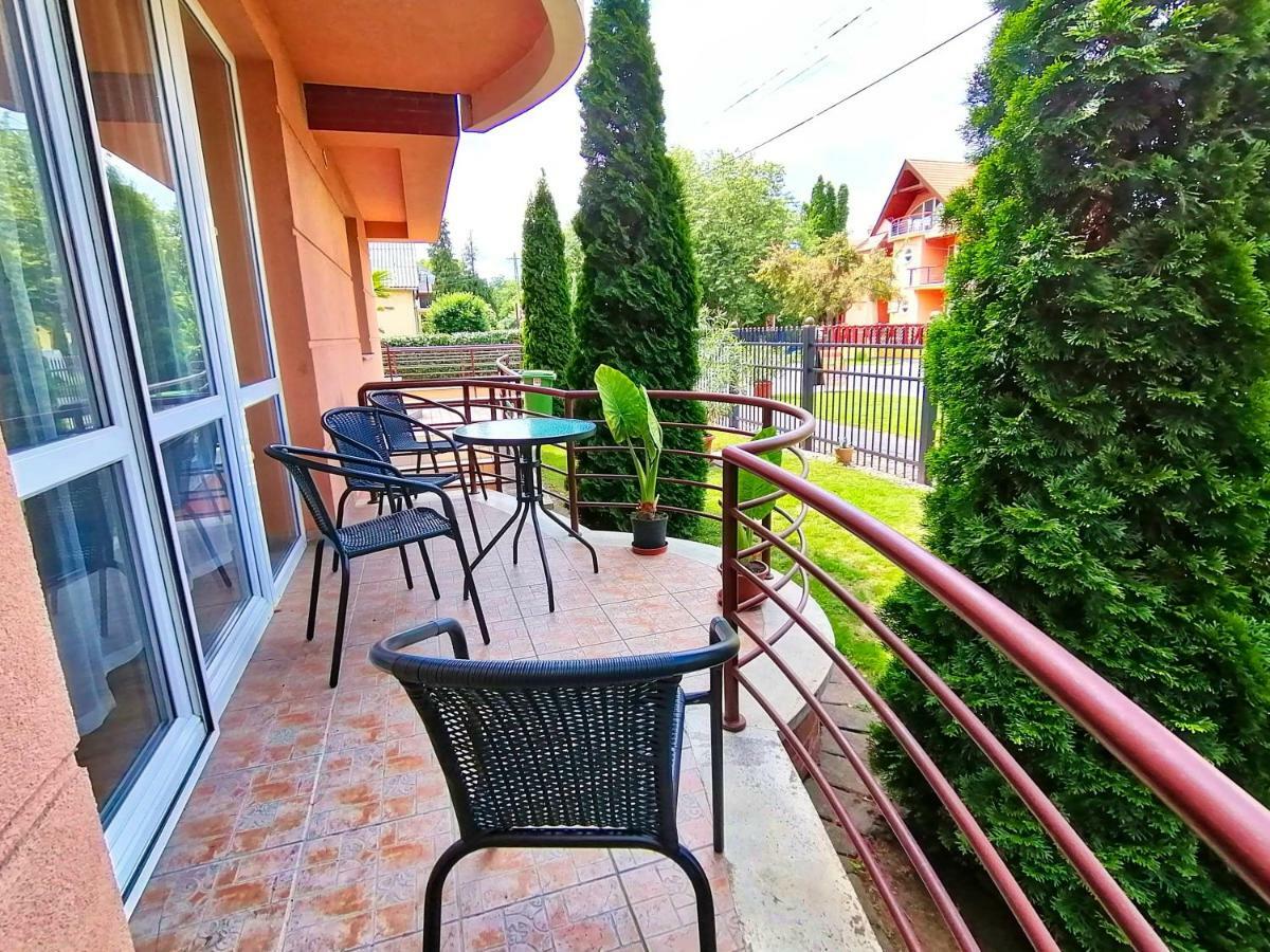 Villa Aida Apartman Хайдусобосло Экстерьер фото